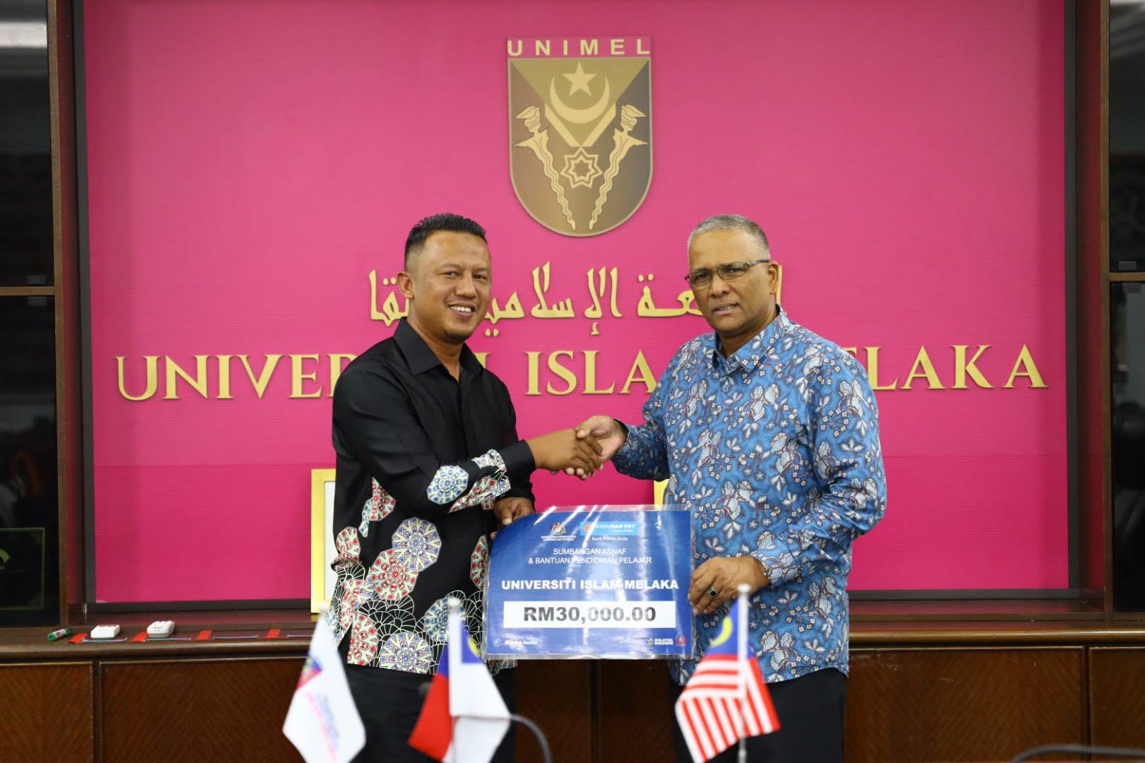 BANK RAKYAT CONTRIBUTES RM30,000 TO UNIMEL IN SUPPORT OF ASNAF STUDENTS AND EDUCATIONAL DEVELOPMENT